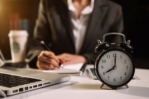 10 استراتژی و تکنیک ساده برای مدیریت زمان در محل کار ویژه مدیران